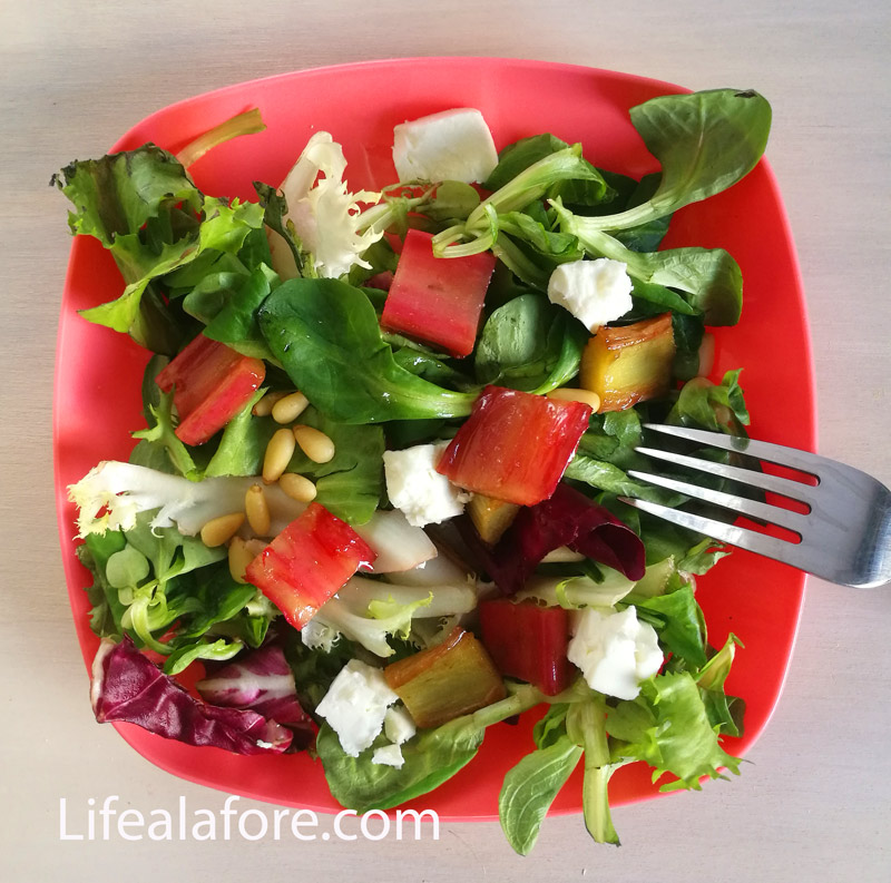 Чем полезен ревень? Салат с ревенем и фетой — Life a la Fore